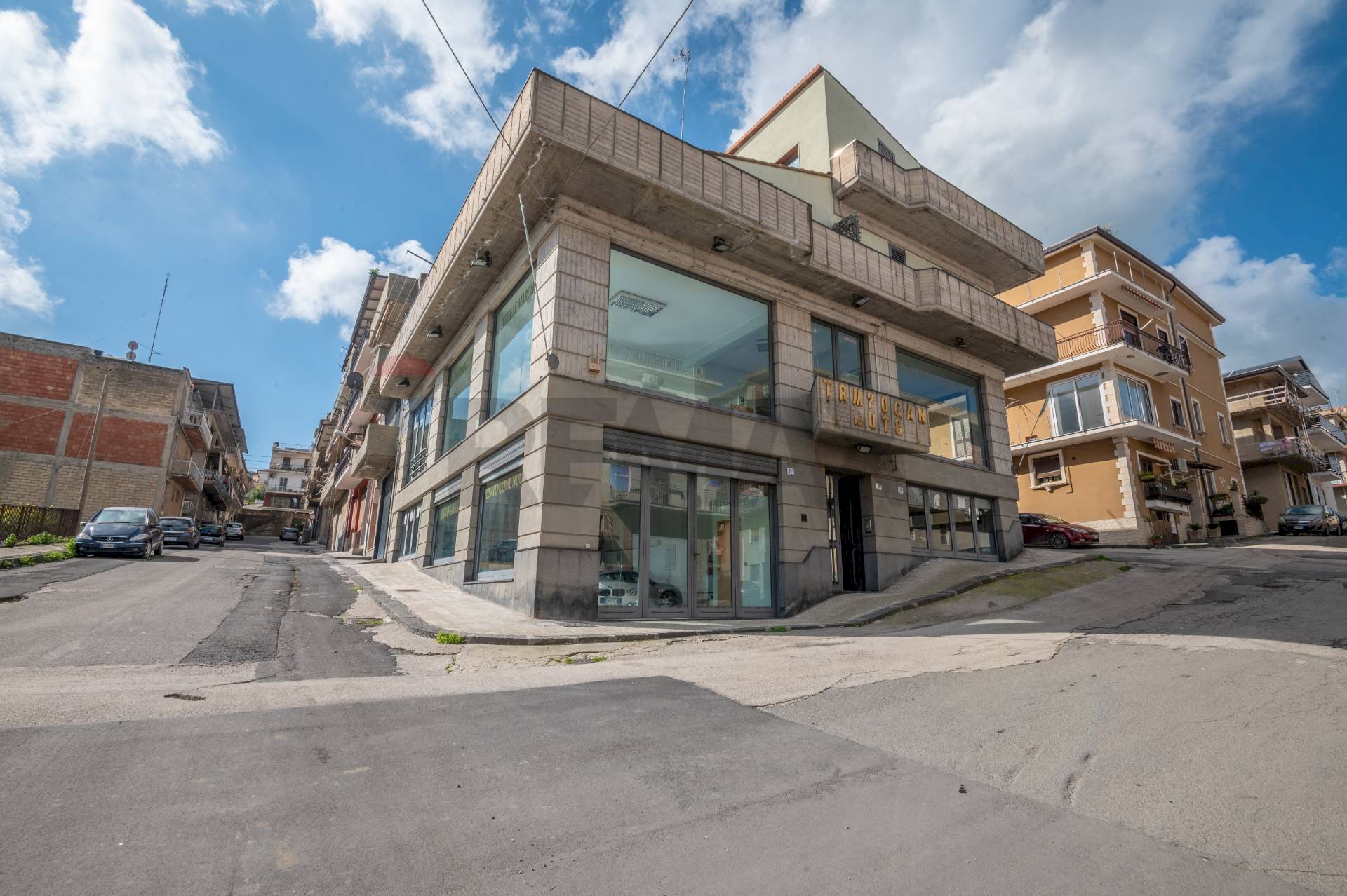 Edificio all\'aperto - Locale Commerciale via ugo foscolo
 
18, Ramacca - foto 2