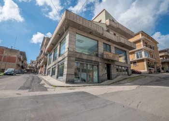 Edificio all\'aperto - Locale Commerciale via ugo foscolo
 
18, Ramacca - foto 2