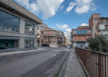 Edificio all\'aperto - Locale Commerciale via ugo foscolo
 
18, Ramacca - foto 5