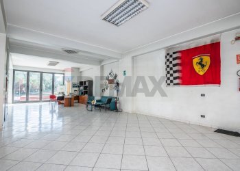 Stanza vuota - Locale Commerciale via ugo foscolo
 
18, Ramacca - foto 8