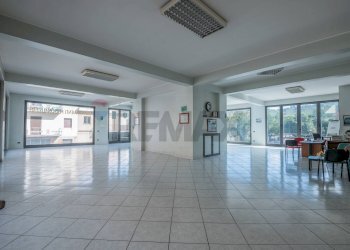 Stanza vuota - Locale Commerciale via ugo foscolo
 
18, Ramacca - foto 9