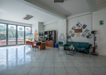 Sala da pranzo - Locale Commerciale via ugo foscolo
 
18, Ramacca - foto 12