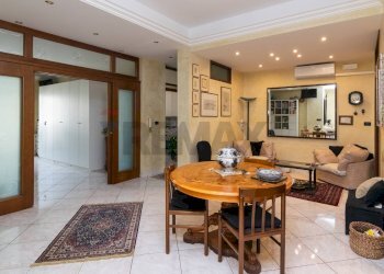 Sala da pranzo - Quadrilocale Corso Italia
 
298, Catania - foto 1