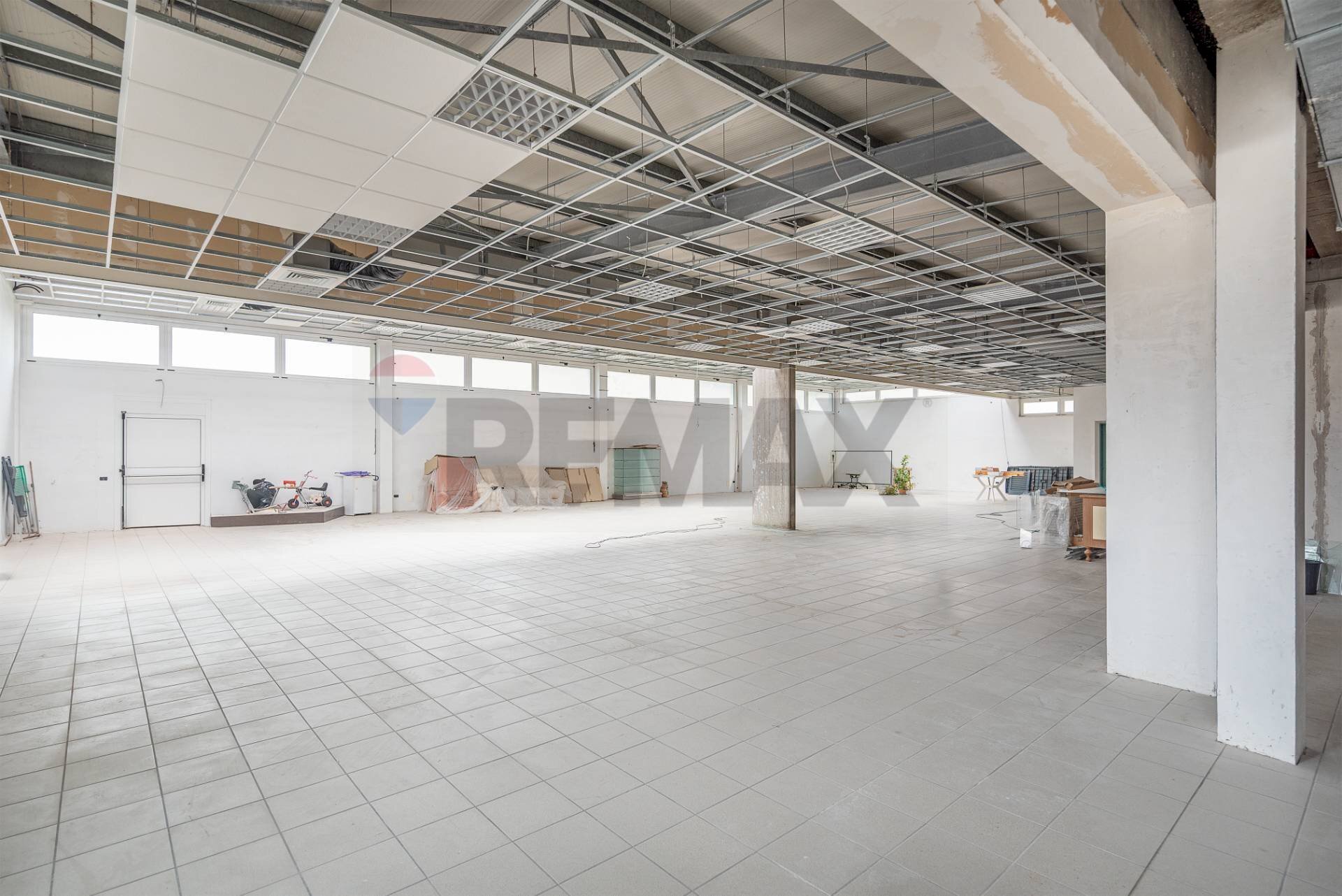 Parcheggio - Locale Commerciale Via Roma
 
276, Rosora - foto 1