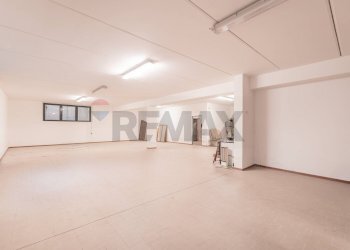 Stanza vuota - Locale Commerciale Via Roma
276, Rosora - foto 10