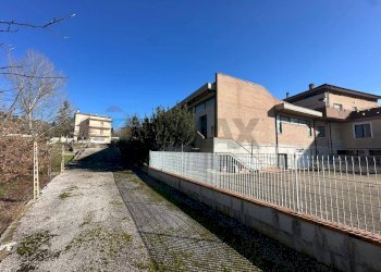 Edificio all\'aperto - Locale Commerciale Via Roma
276, Rosora - foto 16