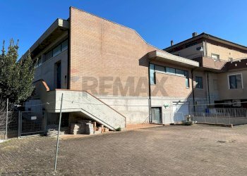 Casa all\'aperto - Locale Commerciale Via Roma
276, Rosora - foto 17