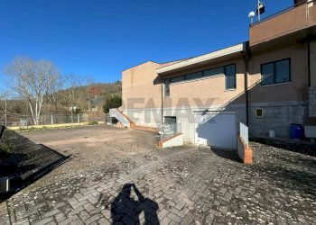 Casa all\'aperto - Locale Commerciale Via Roma
276, Rosora - foto 20