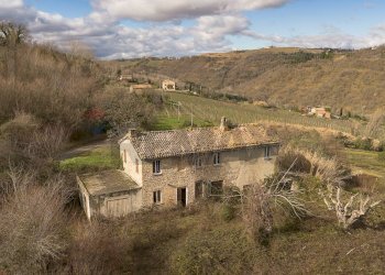 Vista delle montagne - Rustico Contrada Pratelli
 
28, Rosora - foto 1