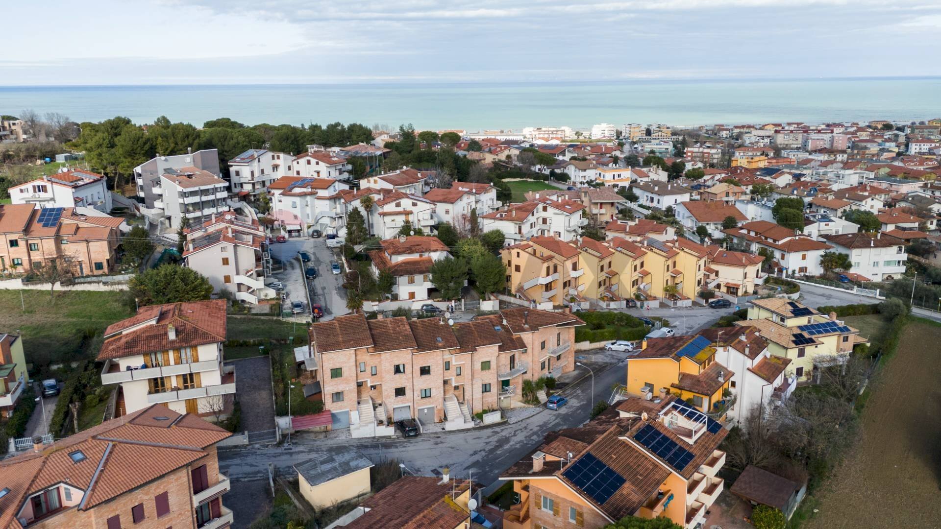 Edificio all\'aperto - Villa a Schiera Via dei Mandorli
 
95, Montemarciano - foto 2