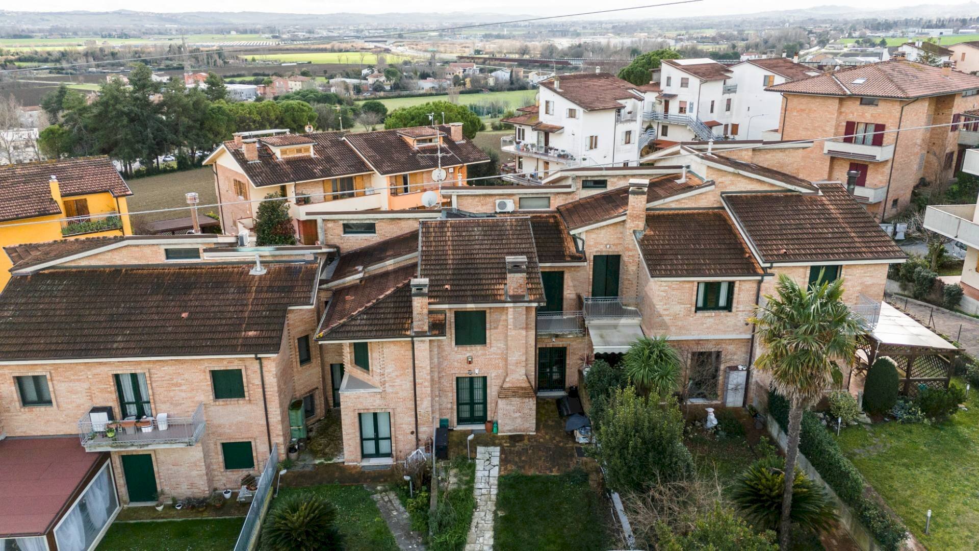 Casa all\'aperto - Villa a Schiera Via dei Mandorli
 
95, Montemarciano - foto 3