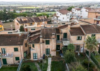 Casa all\'aperto - Villa a Schiera Via dei Mandorli
 
95, Montemarciano - foto 4