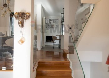 Scale - Villa a Schiera Via dei Mandorli
 
95, Montemarciano - foto 31