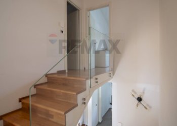 Scale - Villa a Schiera Via dei Mandorli
 
95, Montemarciano - foto 32