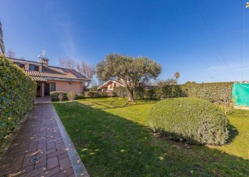 Giardino - Villa VIA POGGIO FIORITO
 
2, Guidonia Montecelio - foto 2