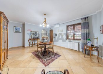 Sala da pranzo - Villa VIA POGGIO FIORITO
 
2, Guidonia Montecelio - foto 14