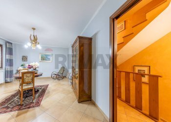 Sala da pranzo - Villa VIA POGGIO FIORITO
 
2, Guidonia Montecelio - foto 16