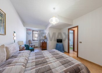 Camera / camera da letto - Villa VIA POGGIO FIORITO
 
2, Guidonia Montecelio - foto 28