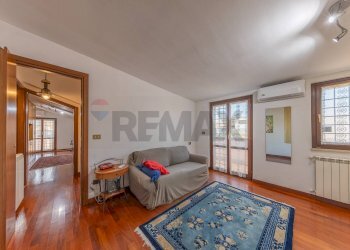 Soggiorno - Villa VIA POGGIO FIORITO
 
2, Guidonia Montecelio - foto 40