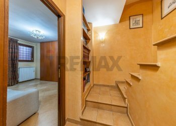 Scale - Villa VIA POGGIO FIORITO
 
2, Guidonia Montecelio - foto 51