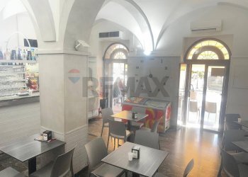 Sala da pranzo - Attività Commerciale piazza  manganelli
 
46, Graniti - foto 7