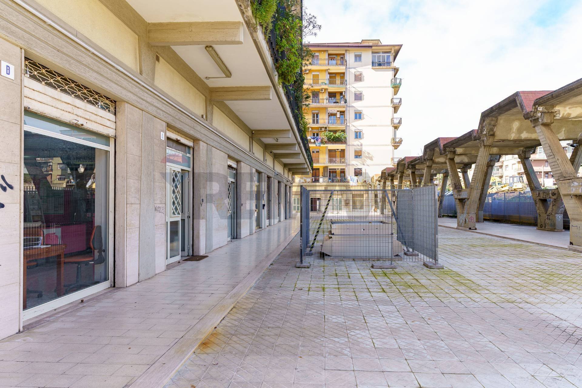 Edificio all\'aperto - Locale Commerciale Via Vincenzo Giuffrida
 
203, Catania - foto 2