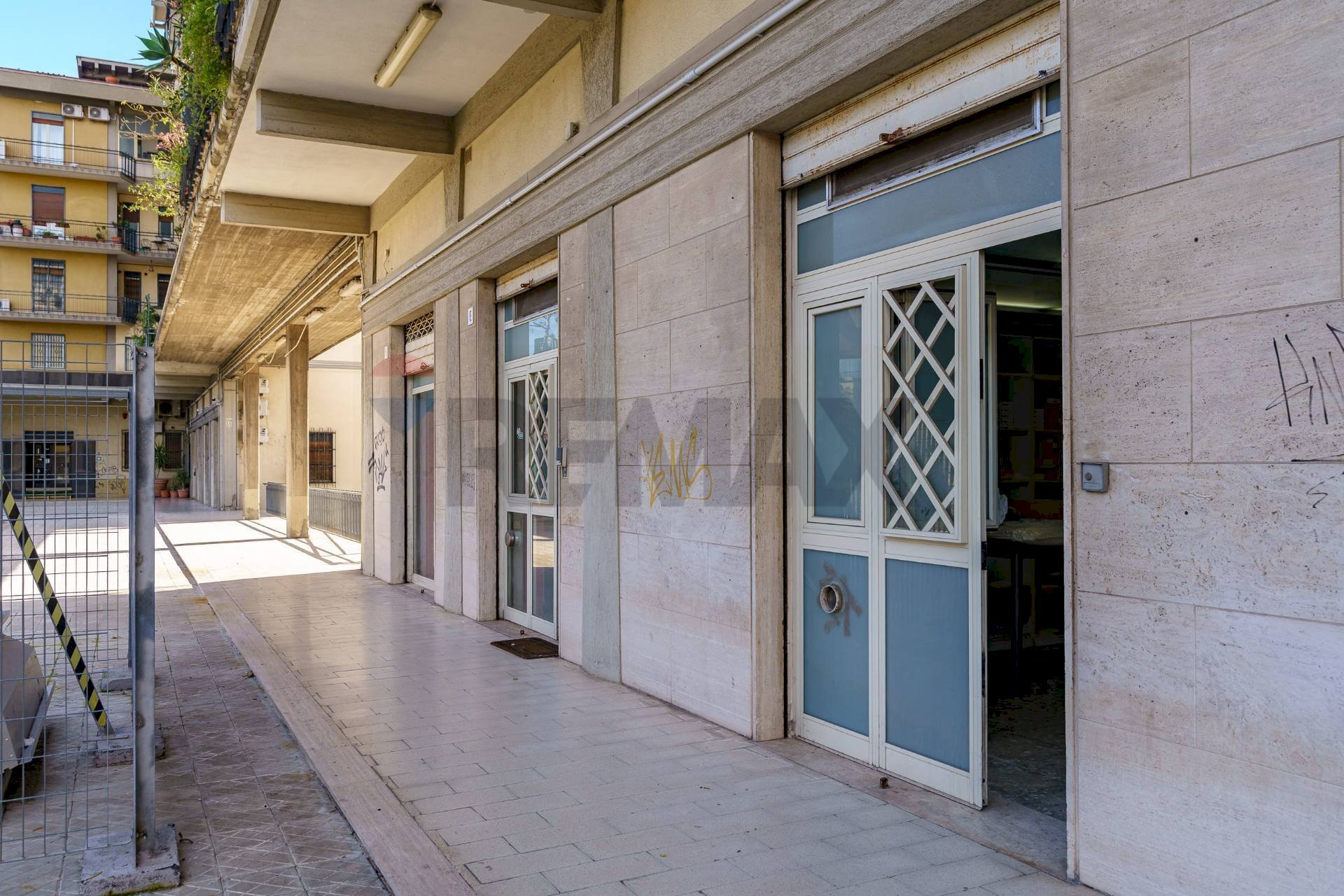 Edificio all\'aperto - Locale Commerciale Via Vincenzo Giuffrida
 
203, Catania - foto 3