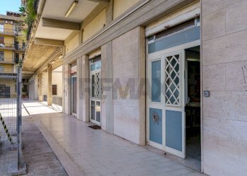 Edificio all\'aperto - Locale Commerciale Via Vincenzo Giuffrida
 
203, Catania - foto 3