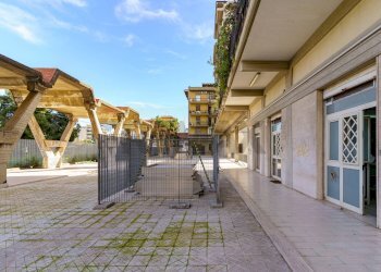 Terrazza - Locale Commerciale Via Vincenzo Giuffrida
 
203, Catania - foto 4