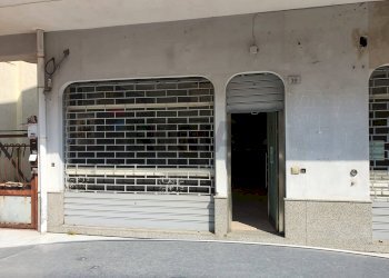 Edificio all\'aperto - Locale Commerciale VIA CAIO DUILIO
20, Furci Siculo - foto 1