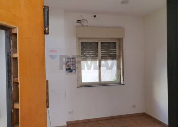 Stanza vuota - Locale Commerciale VIA CAIO DUILIO
20, Furci Siculo - foto 4