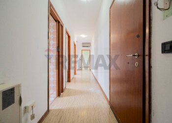 Hall / corridoio - Trilocale GALLERIA GONZAGA
 
4, Guastalla - foto 14