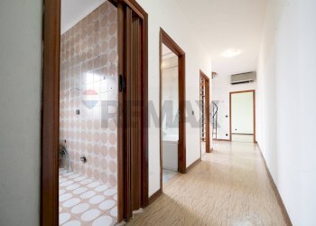 Hall / corridoio - Trilocale GALLERIA GONZAGA
 
4, Guastalla - foto 15