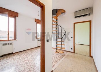 Hall / corridoio - Trilocale GALLERIA GONZAGA
 
4, Guastalla - foto 25