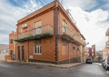 Edificio all\'aperto - Casa indipendente Via Roma
 
259-261, Pachino - foto 1