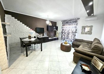 Sala da pranzo - Appartamento Via San Francesco a Patria
 
91, Giugliano in Campania - foto 2