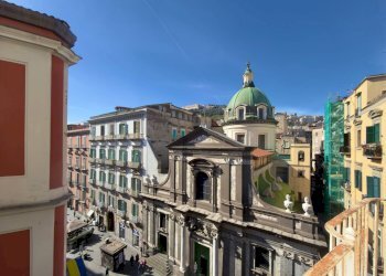 Edificio all\'aperto - Trilocale Via Tommaso Caravita
 
6, Napoli - foto 3