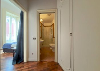 Hall / corridoio - Trilocale Via Tommaso Caravita
 
6, Napoli - foto 17