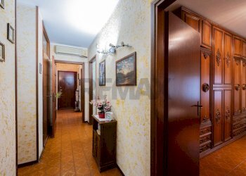 Hall / corridoio - Quadrilocale Via Torrente Bardea
 
11, Parma - foto 24