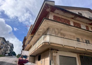 Edificio all\'aperto - Quadrilocale VIA AMEDEO AVOGRADO
 
5, Marineo - foto 3