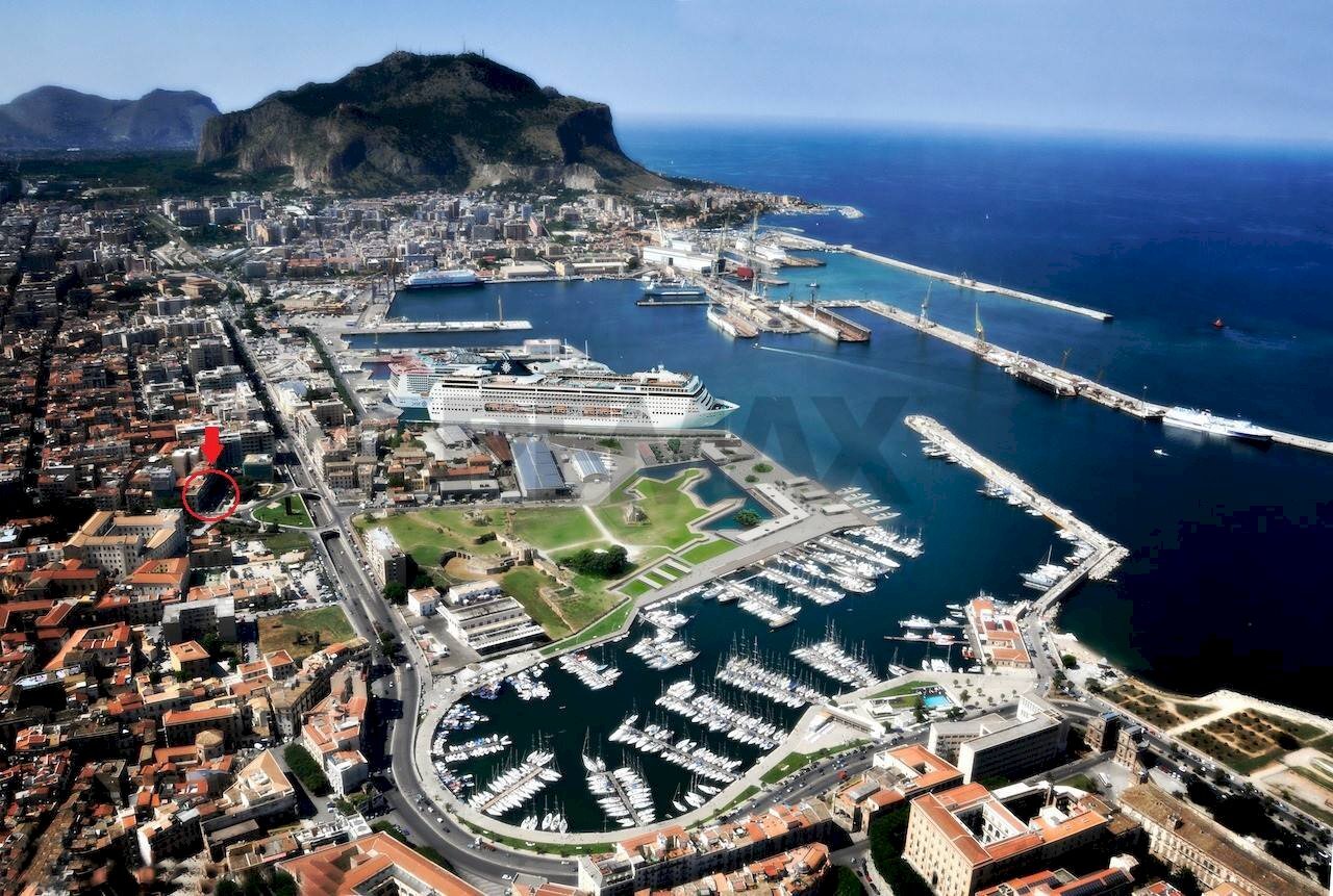 Vista dell\'acqua - Shop PIAZZA XIII VITTIME
 
26, Palermo - photo 1