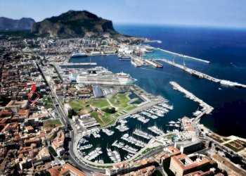 Vista dell\'acqua - Shop PIAZZA XIII VITTIME
 
26, Palermo - photo 1