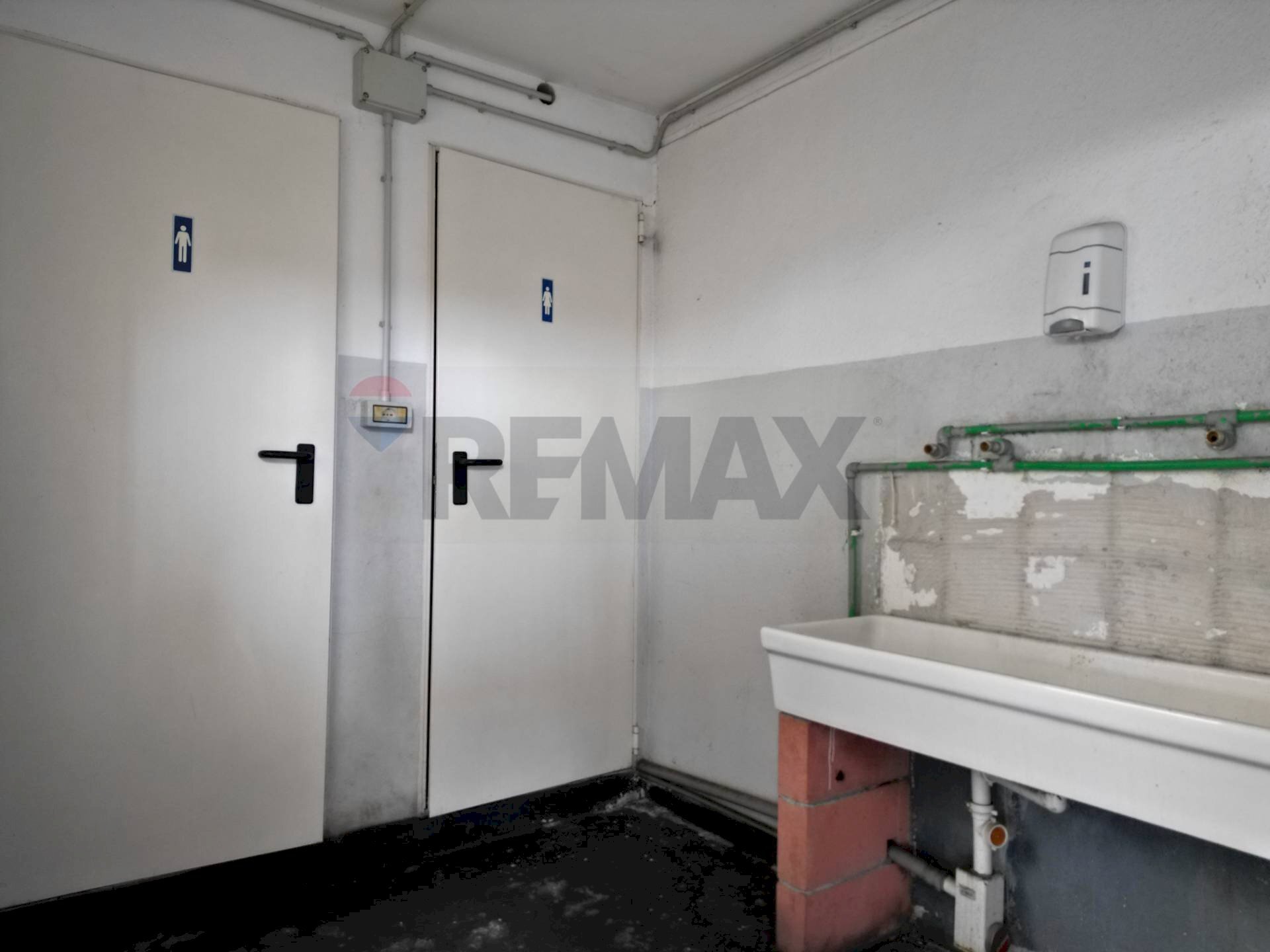 Bagno - Capannone via monte rosa, Oleggio Castello - foto 3