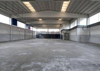 Parcheggio - Capannone via monte rosa, Oleggio Castello - foto 1