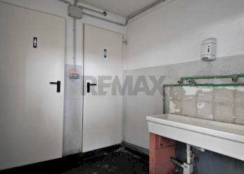 Bagno - Capannone via monte rosa, Oleggio Castello - foto 3