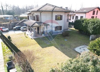Casa all\'aperto - Villa Via Riale
 
8, Castelletto Sopra Ticino - foto 4