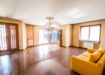 Soggiorno - Villa Via Riale
 
8, Castelletto Sopra Ticino - foto 10