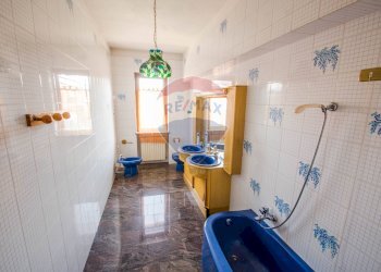 Bagno - Villa Via Riale
 
8, Castelletto Sopra Ticino - foto 17