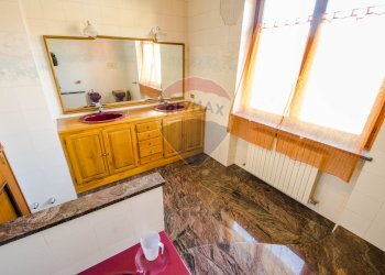 Bagno - Villa Via Riale
 
8, Castelletto Sopra Ticino - foto 21