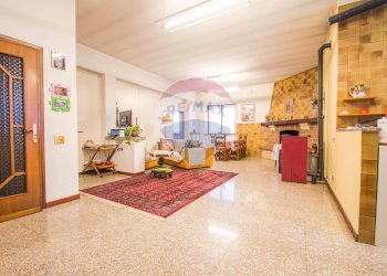 Soggiorno - Villa Via Riale
 
8, Castelletto Sopra Ticino - foto 22